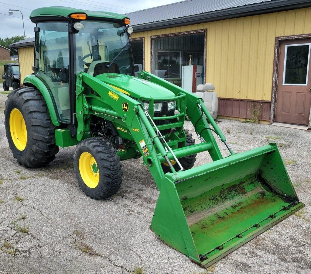2018 John Deere 4052R MFWD